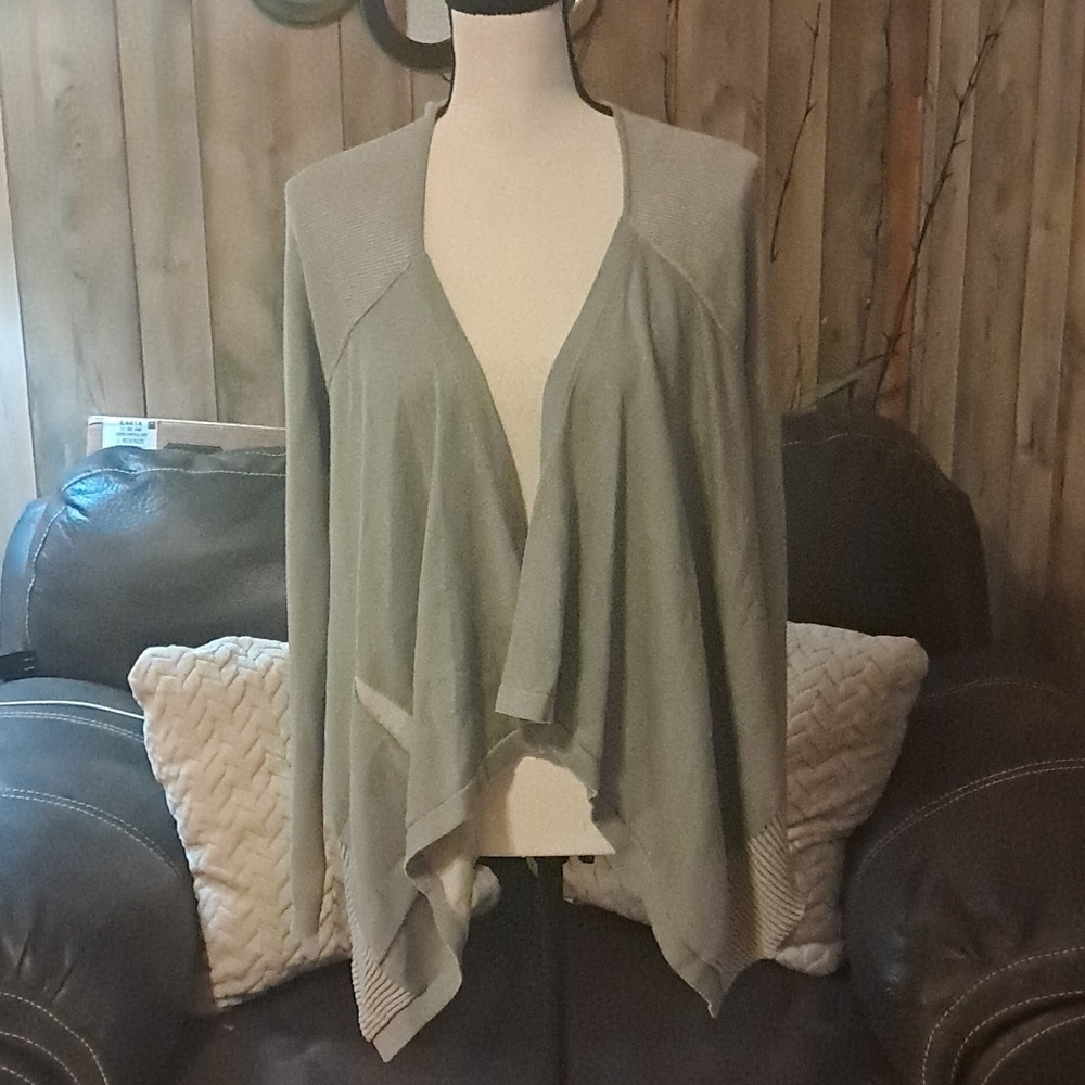 CAbi Open Front Grey Waterfall Cardigan Size M Lagenlook Grandmacore Preowned